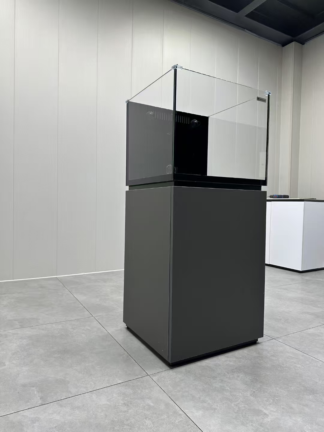 M-Pro 60 Black + · Neptunian Cube Aquarium